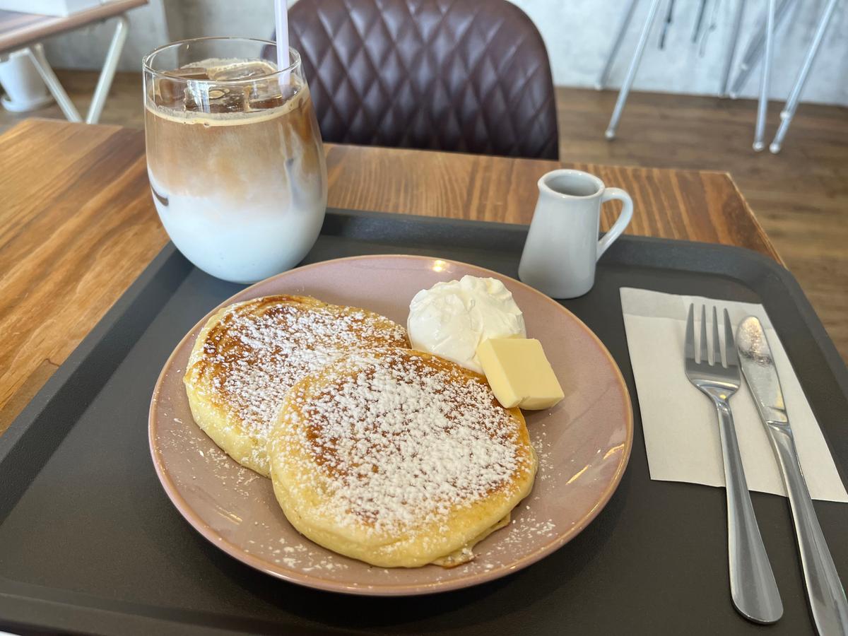 ベーシックパンケーキとアイスカフェラテ