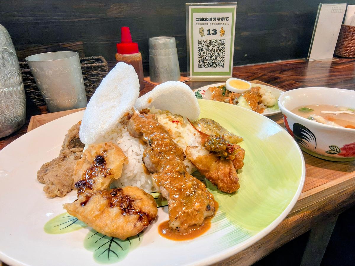 ご飯とおかずの混ぜこぜメシ❣️