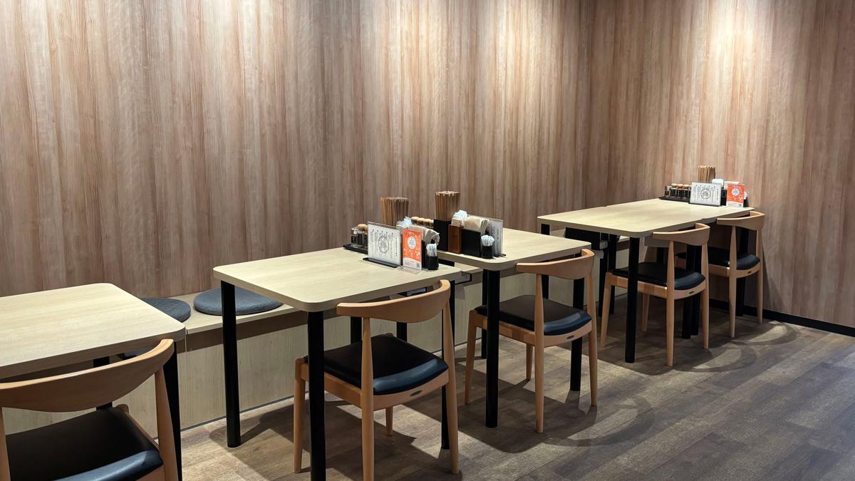 店内はとっても綺麗でテーブルもあり