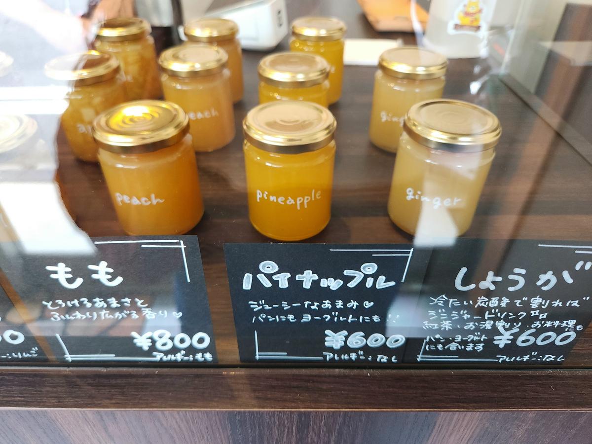 パイナップルは時期によって品種を変えて作っておられるとのこと。