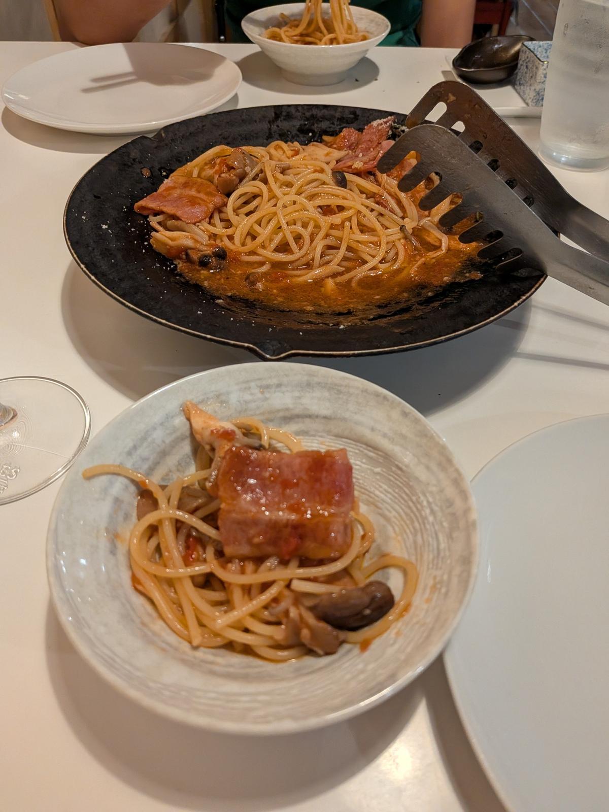 季節のトマトソースパスタ