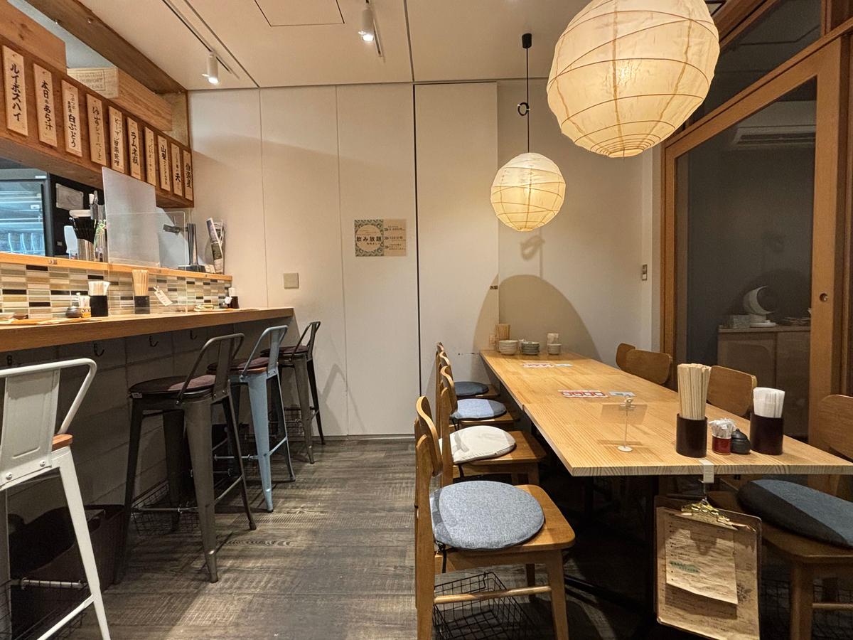 やわらかな灯りの店内