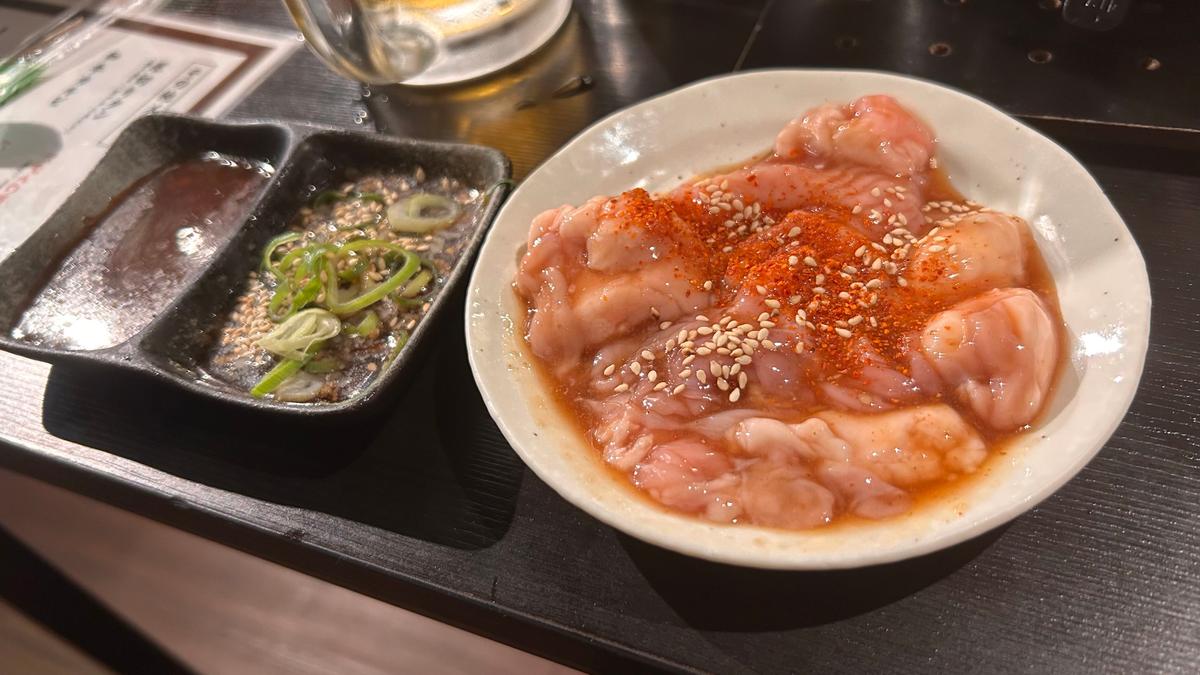 ちょい飲みセットでは牛ホルモンを選びました♪