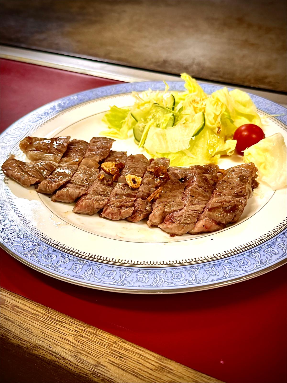 和牛肩ロースステーキ仕上がり