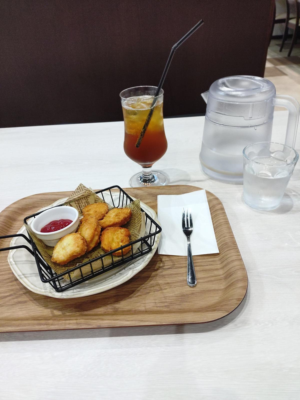 ナゲットと紅茶のソーダ
