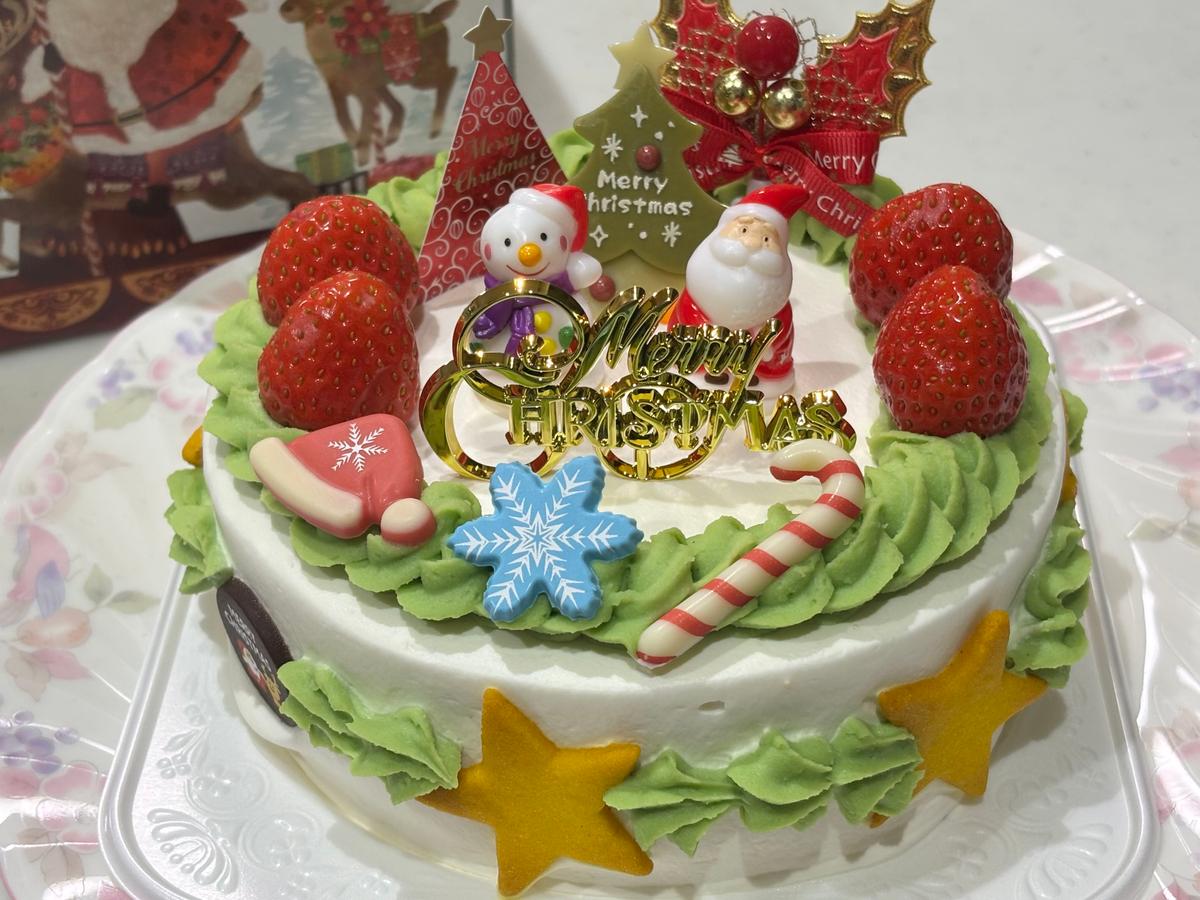 カラフルで可愛い生クリームのケーキ