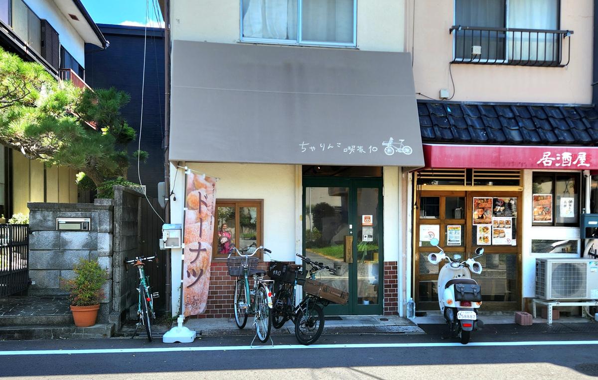 お店の前に自転車停められます