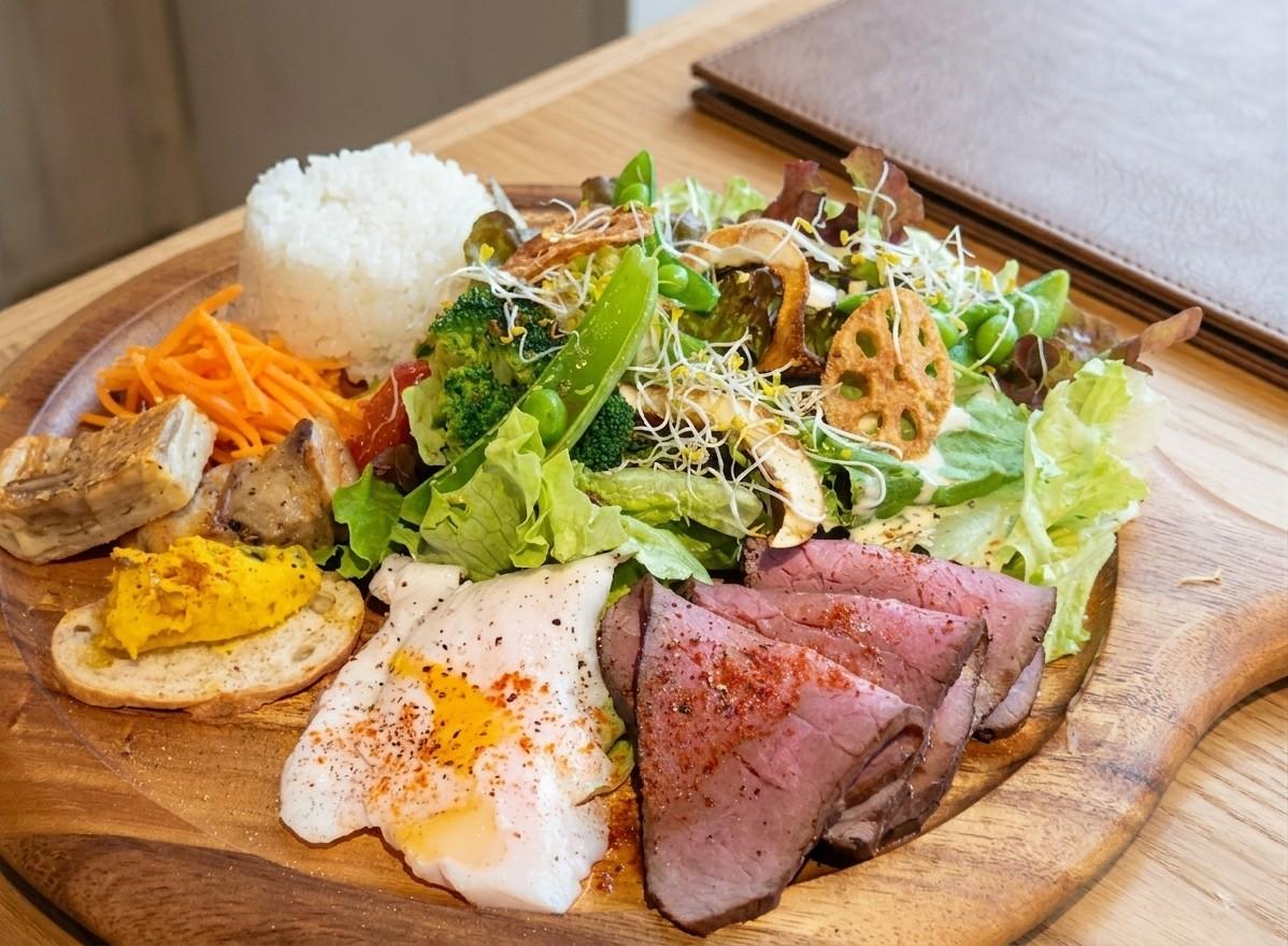 大人のご褒美ランチプレートはご飯かパンを選べます!