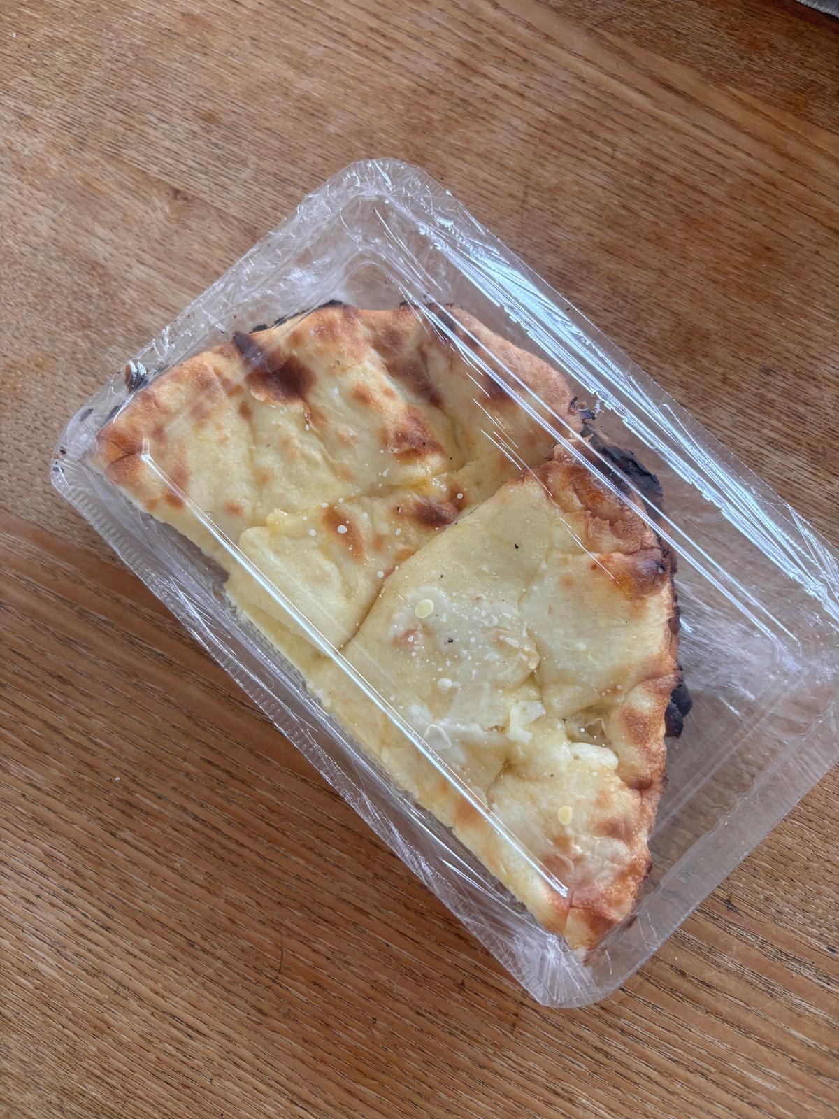 チーズナンは息子はお土産です