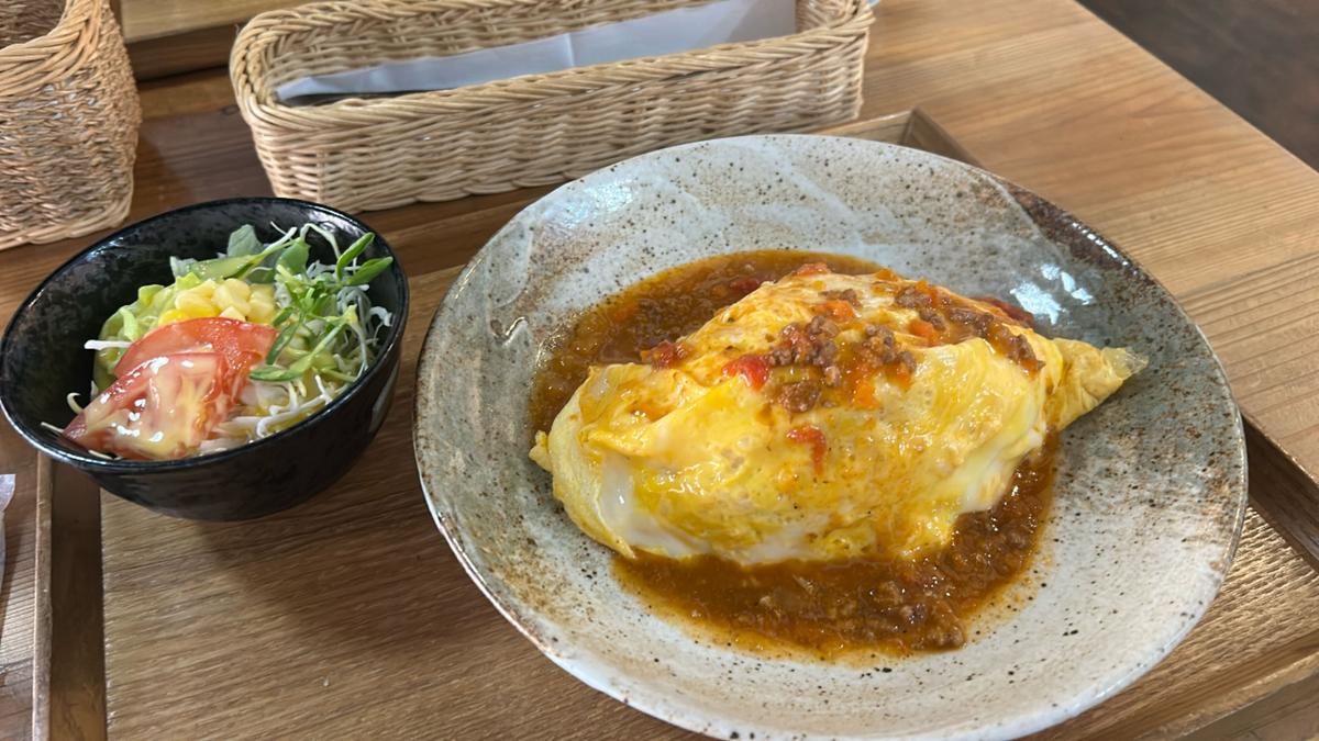 オムライス(サラダ付き)