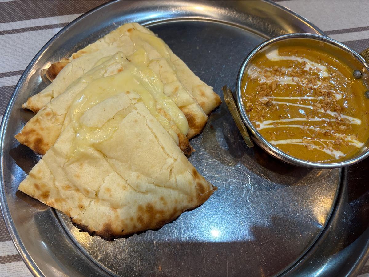 ガーリックチキンカレーチーズナンセット