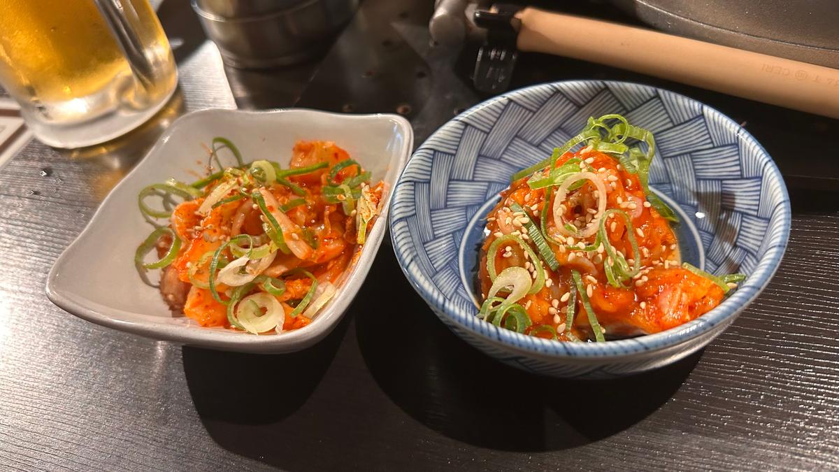 セットについているキムチと、別で頼んだ明太チャンジャ