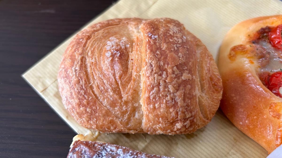 塩クロワッサンは人気のようで売り切れ注意!
