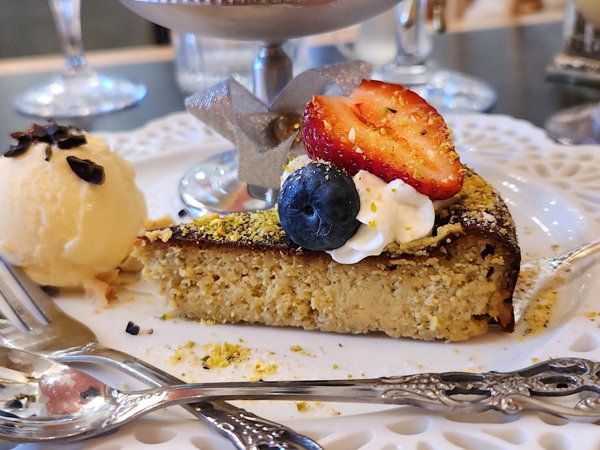 濃厚ピスタチオバスキチーズケーキ