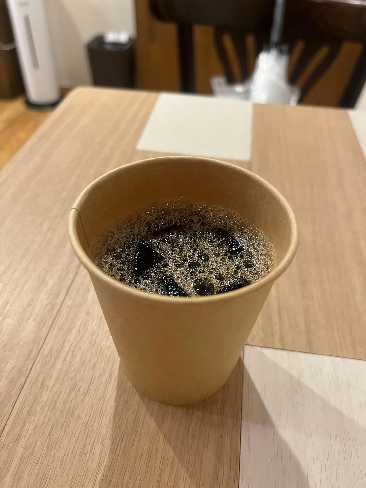 サービスのコーヒーを店内で☕️