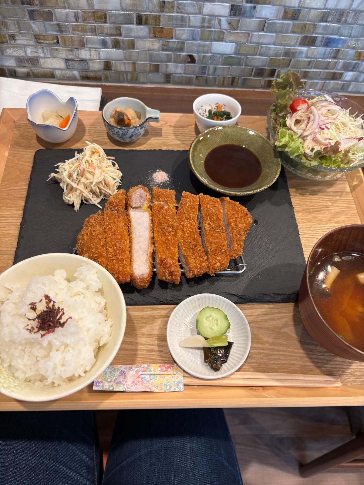 厚切りトンカツ