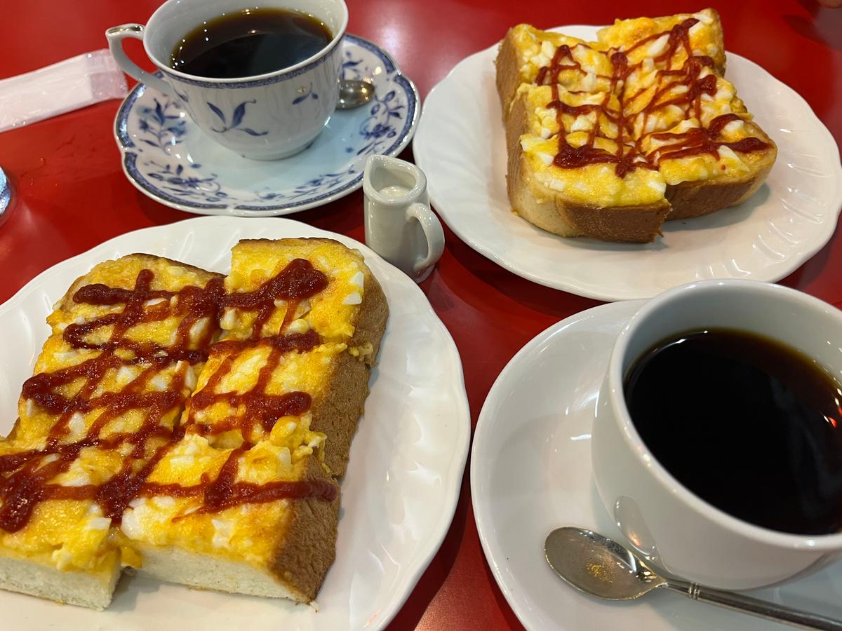 モーニング、たまごトースト+ブレンドコーヒー。差額を払えば任意のコーヒーに変更も可能。