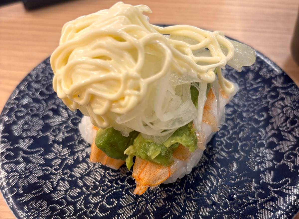 絶対食べる、エビアボカド。