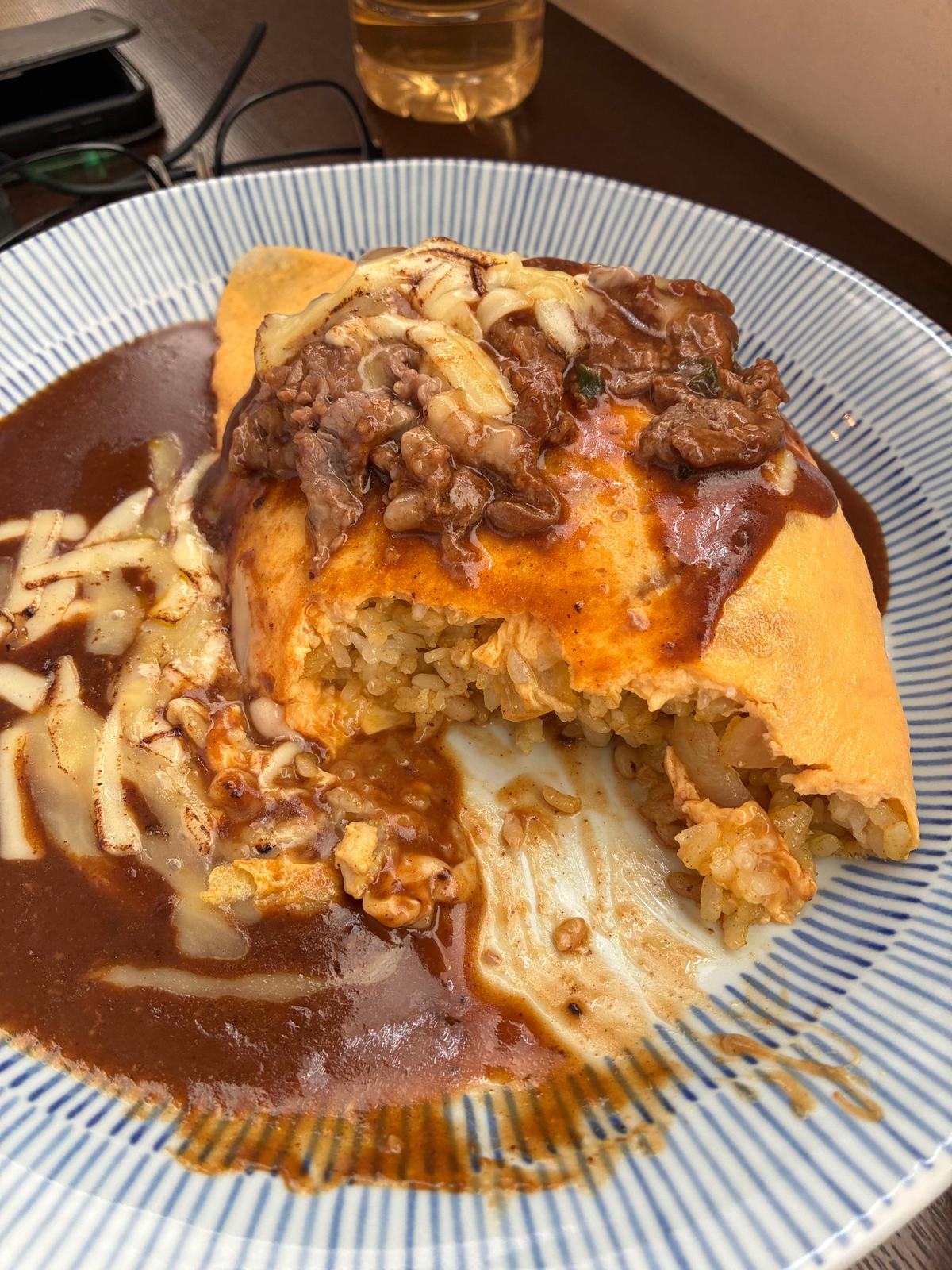 炙りチーズのビーフカレーオムライス