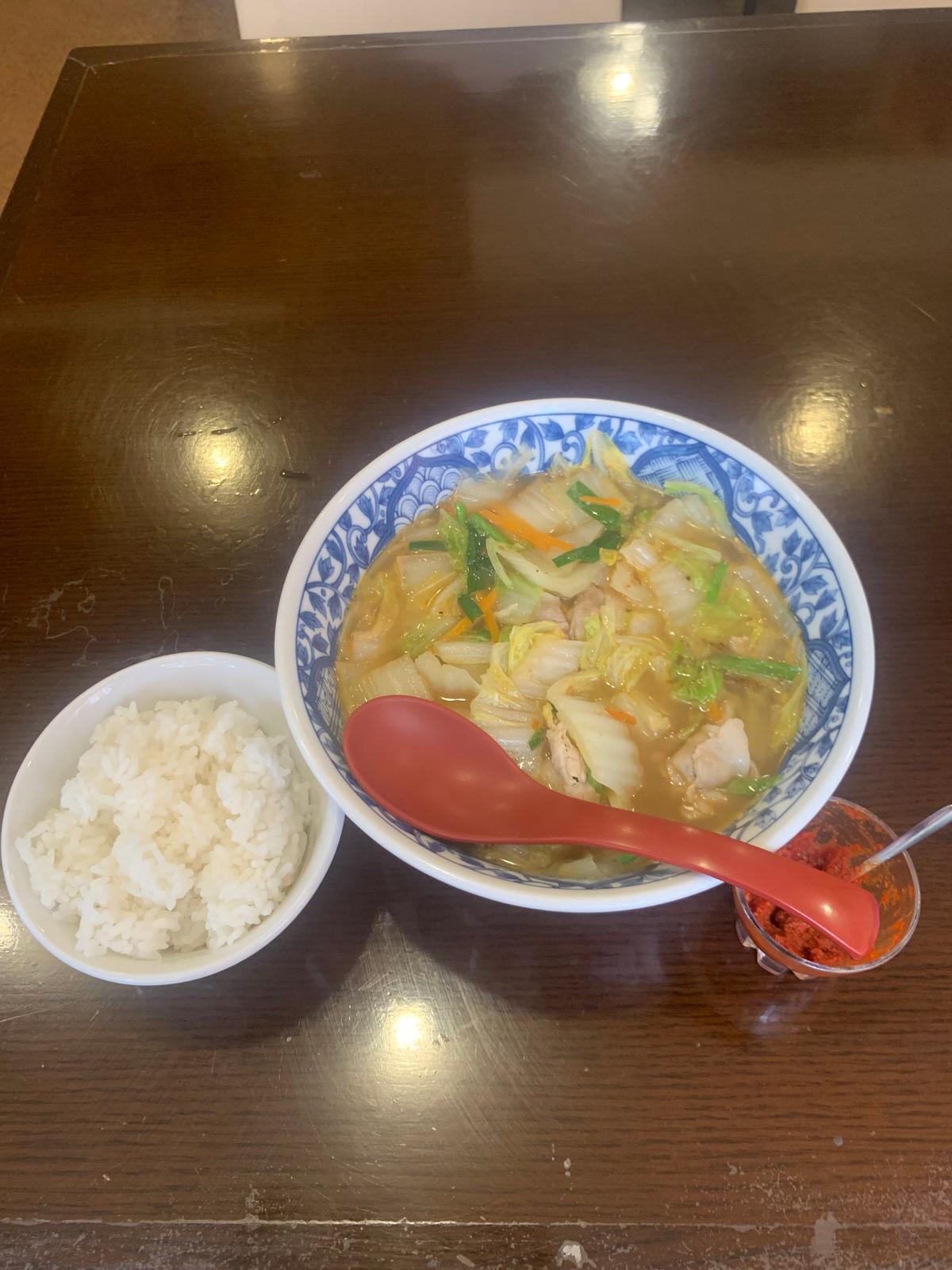 白菜たっぷりのラーメンとご飯