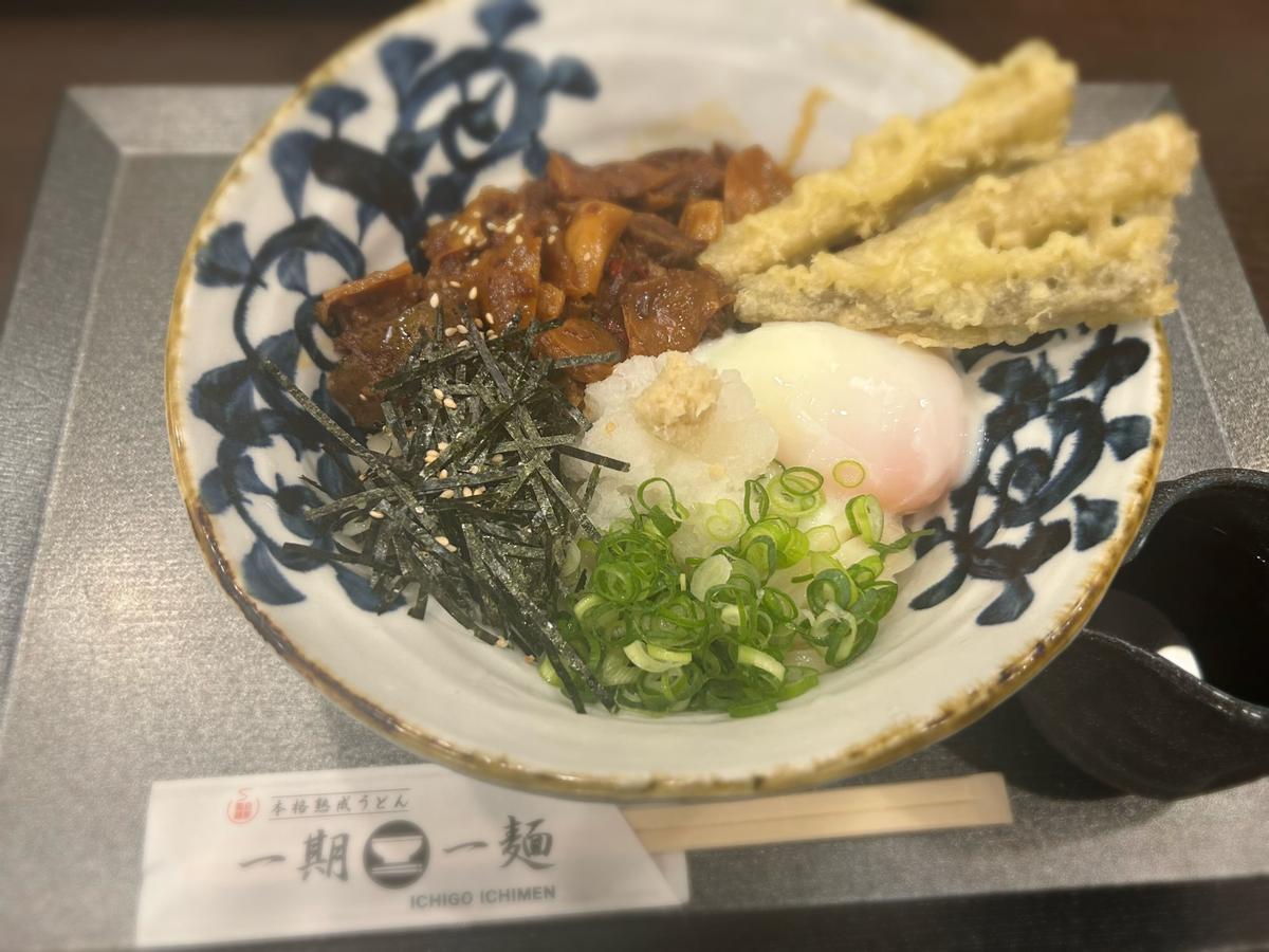 とろ〜り卵と牛すじの組み合わせが◎