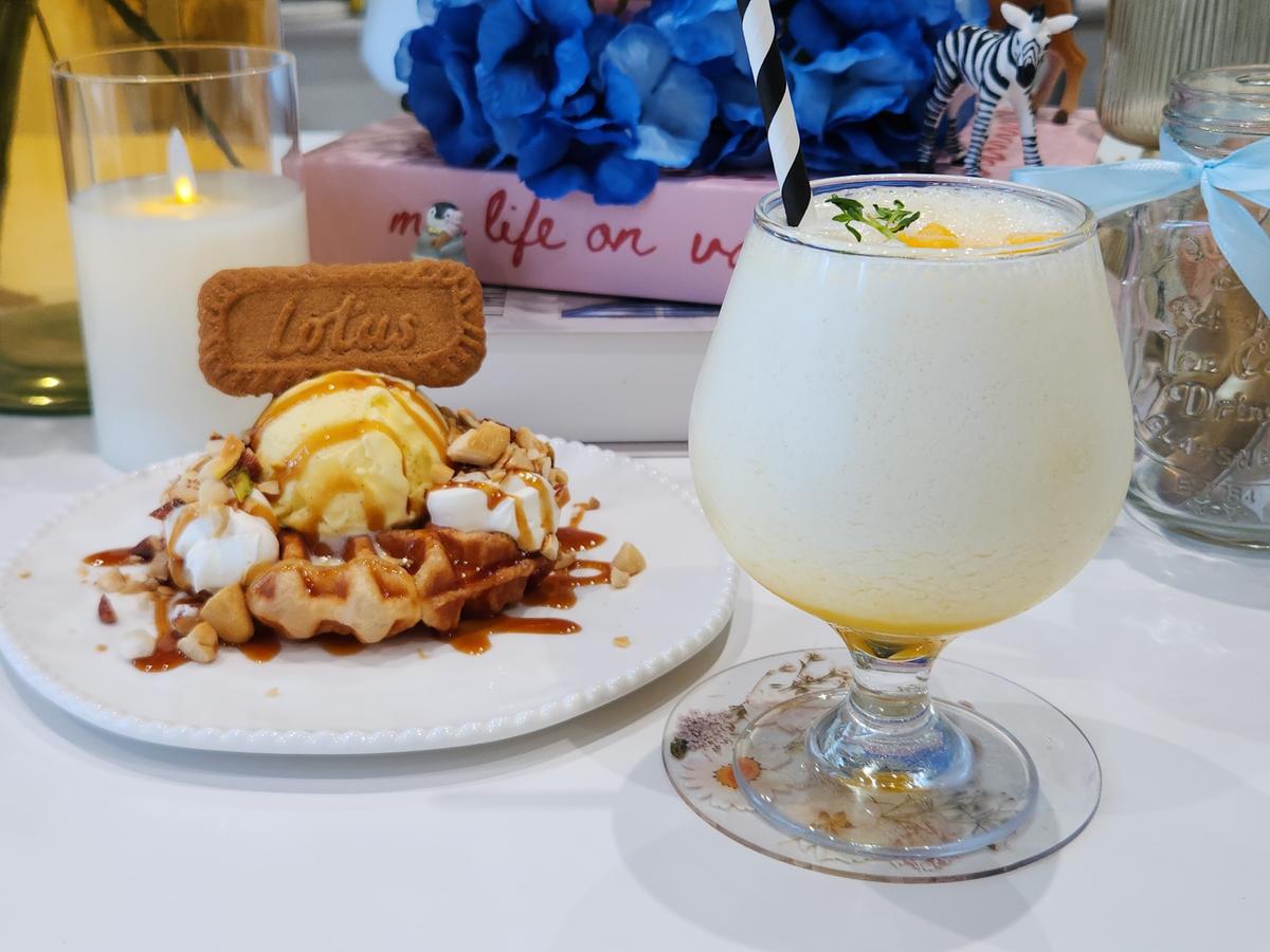 キャラメルナッツクロッフル&フローズンマンゴーラッシー♪