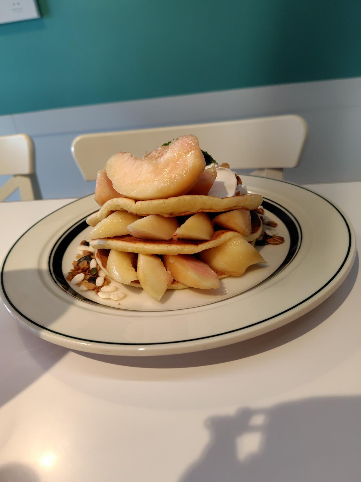丸ごと桃と塩クリームのパンケーキ 裏側