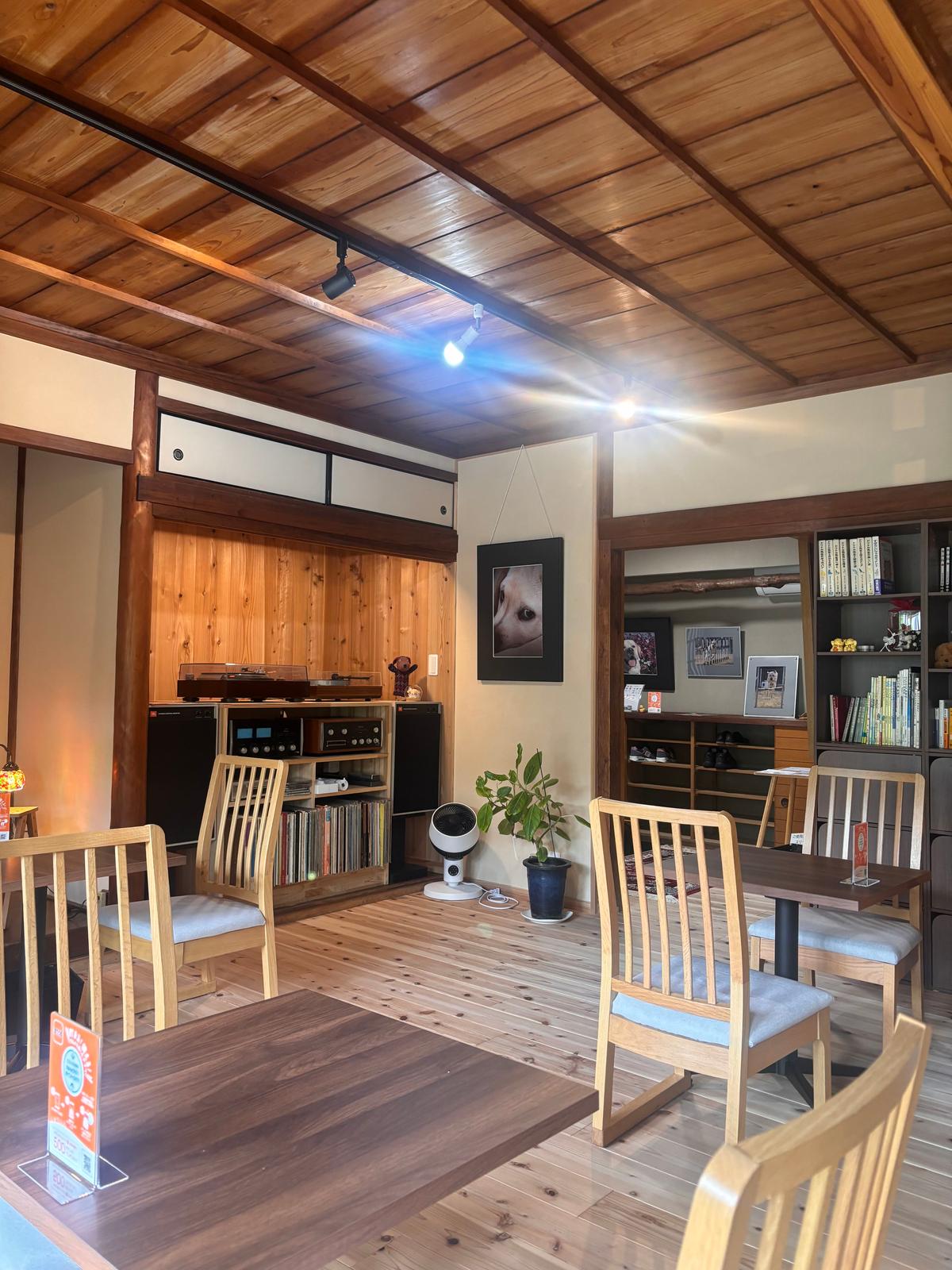 店内広々明るいです