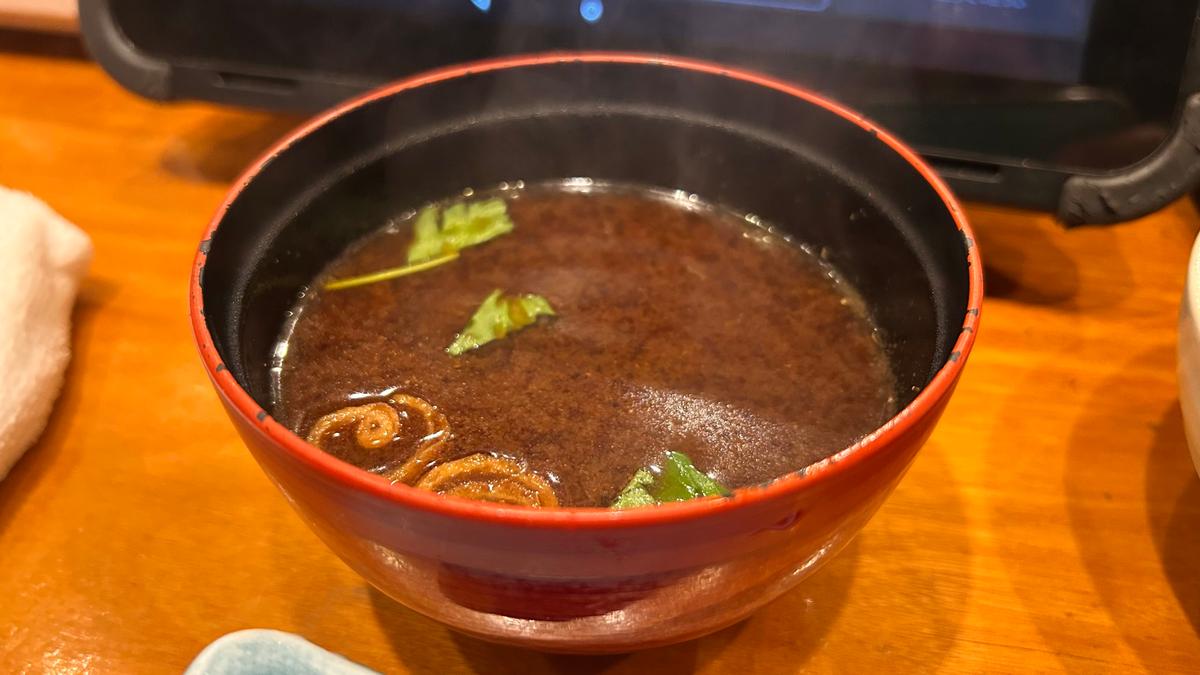 赤だしは熱々で、これぞ寿司屋!って感じの味わい😁