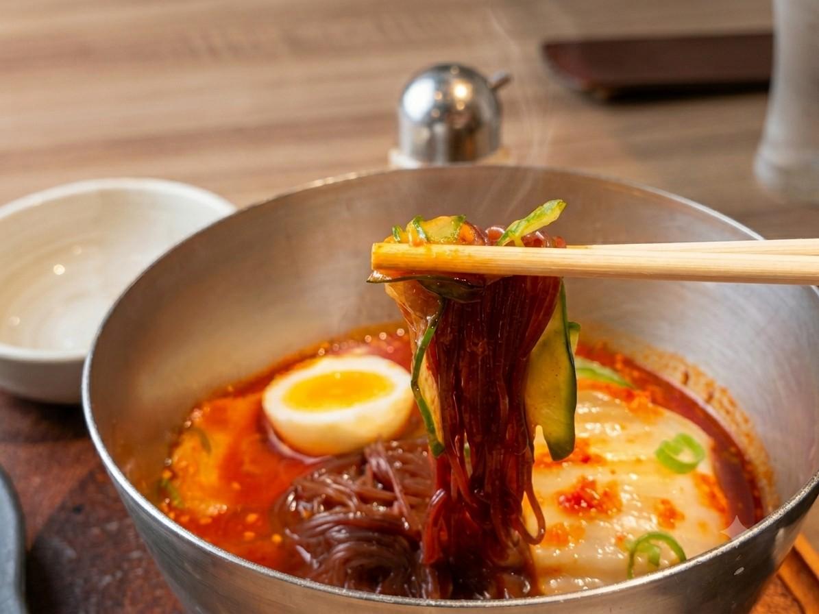 そば粉を使った麺だと思います!コシがあってツルツル!
