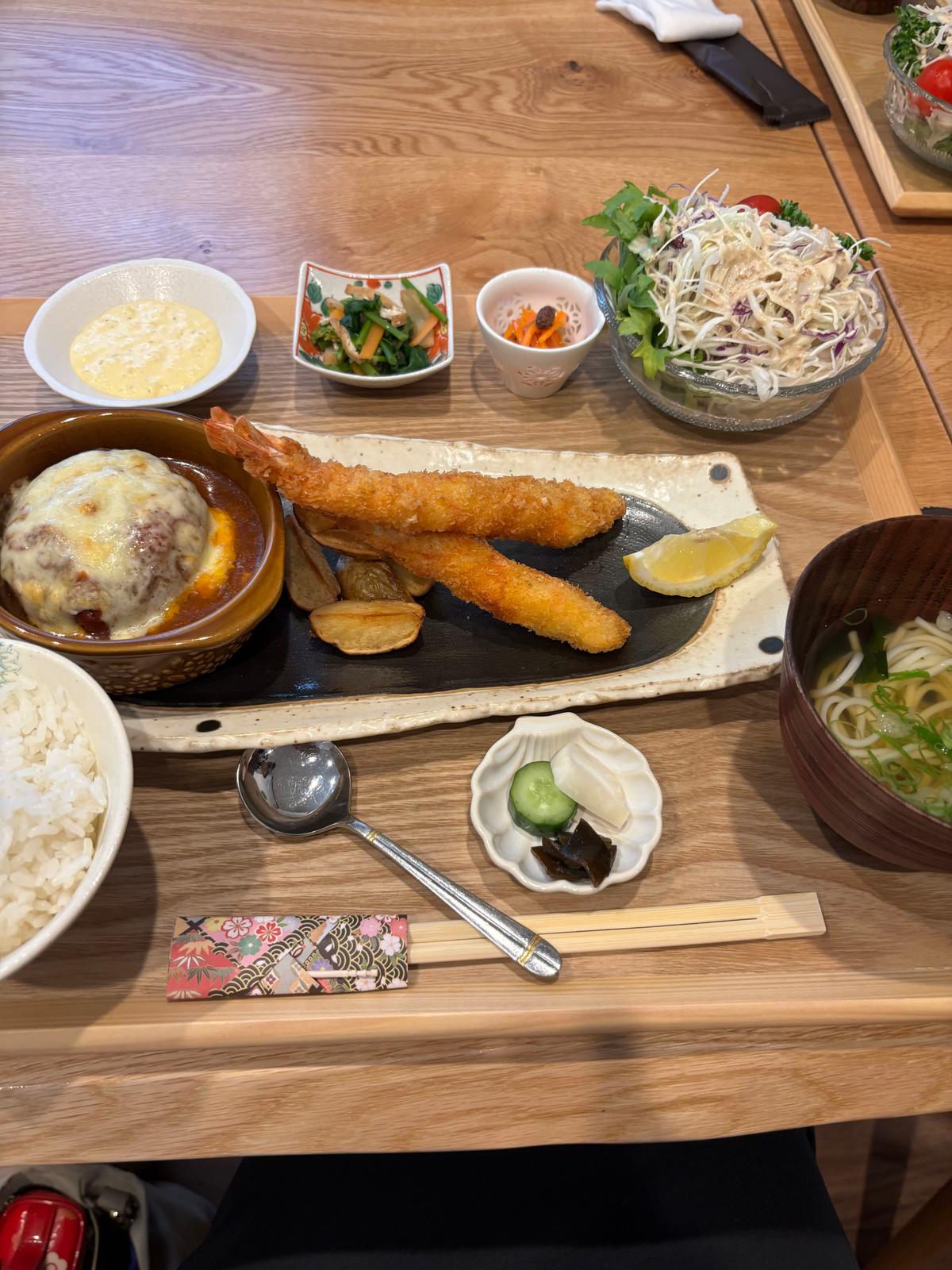 エビフライとハンバーグ