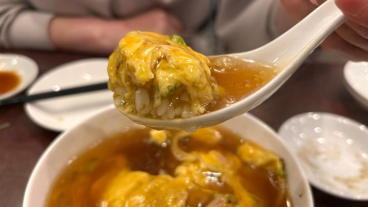 あんがたっぷりかかった天津飯