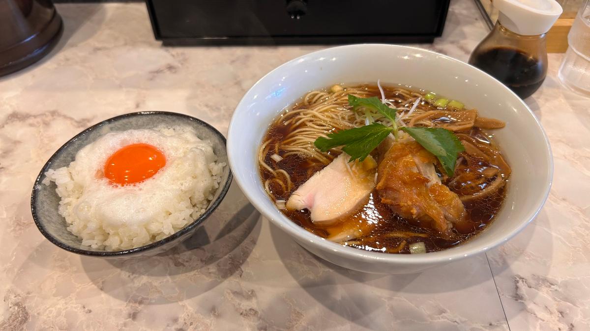 ラーメンも卵かけご飯もしっかりと量があって満腹!