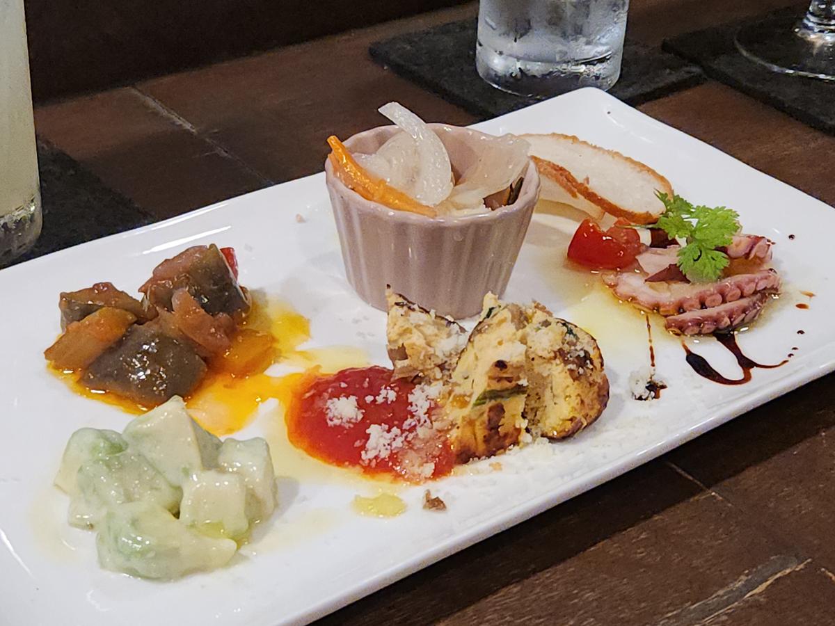 前菜の盛り合わせは好きなものをチョイス♪