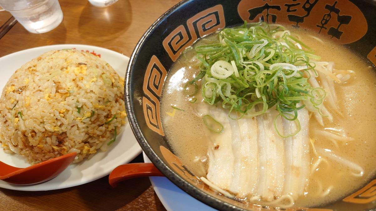とんこつラーメンと半チャーハン✨