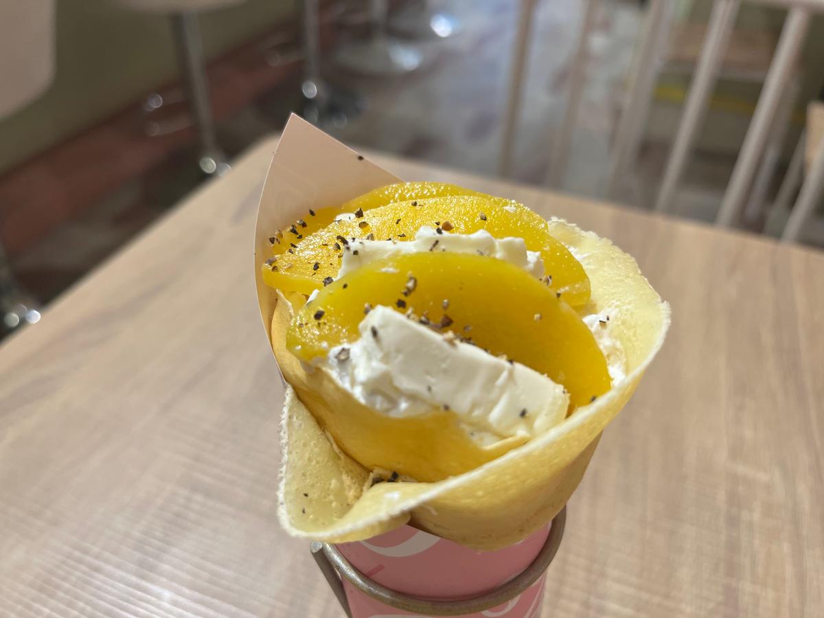 桃とクリームチーズのちょっぴり大人クレープ