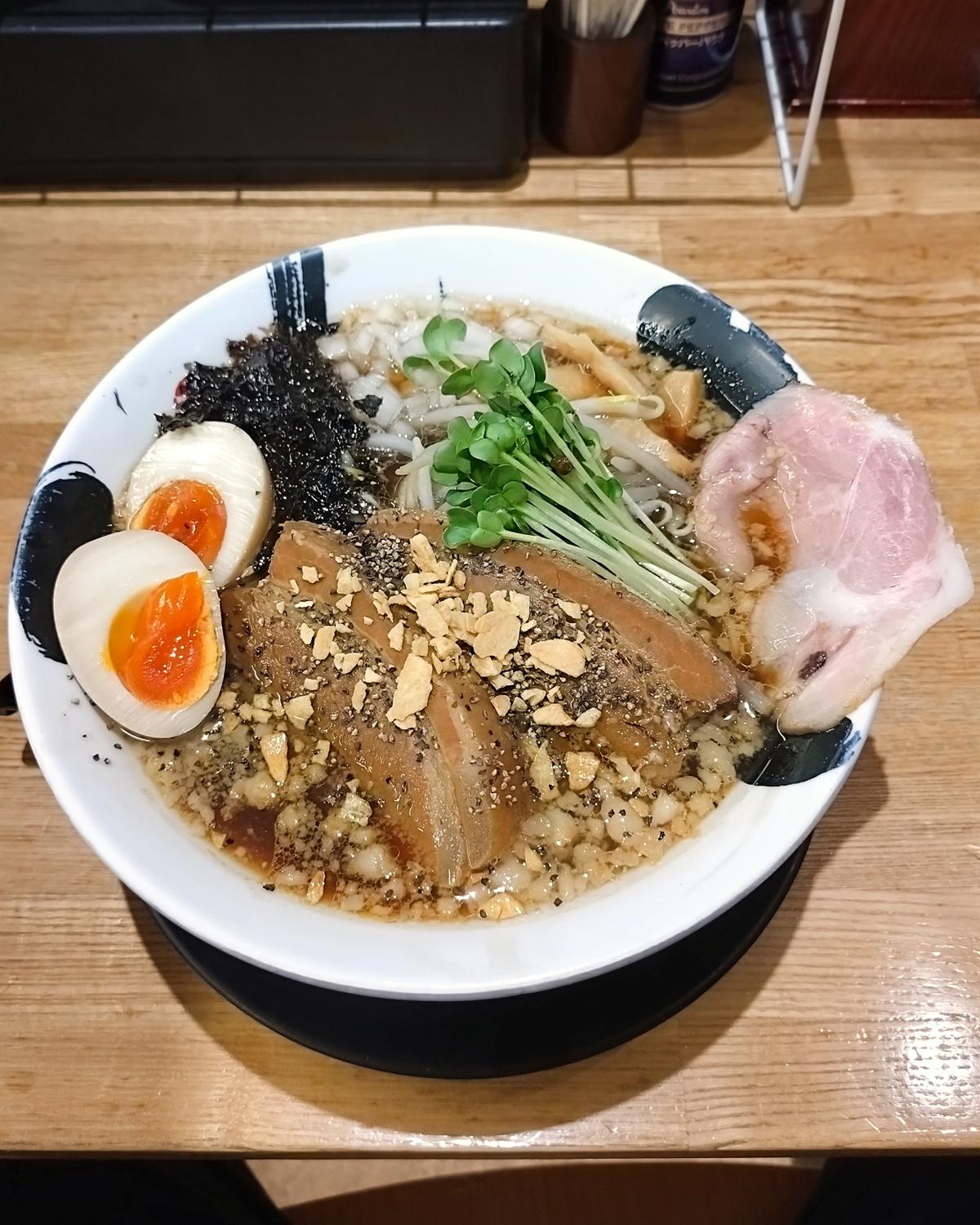 背脂ガーリックブラックらぁ麺