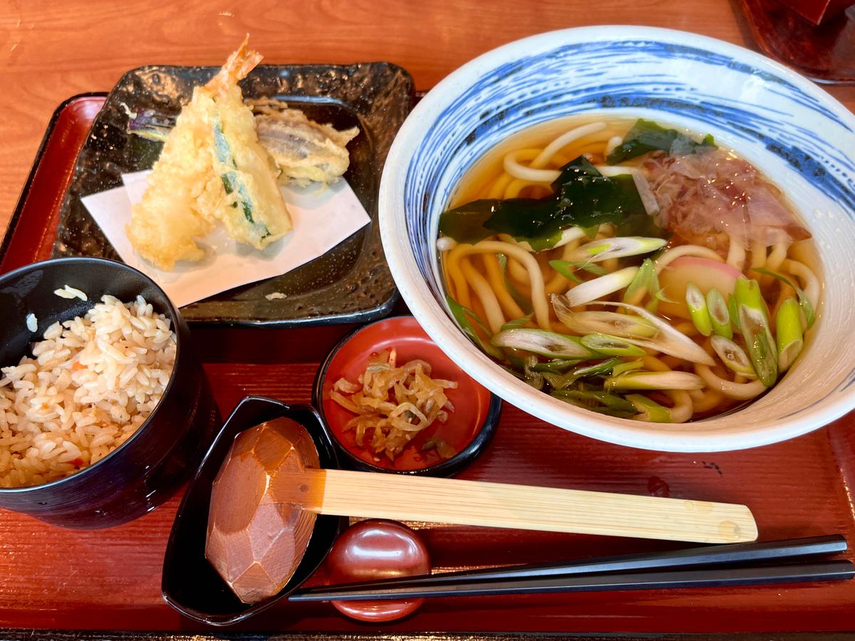 季節の天ぷらうどん×かやくご飯(定食)