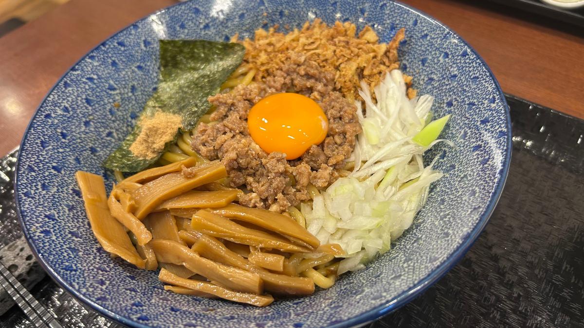 ミンチやオニオンフライが乗っているのも満足度高し😁