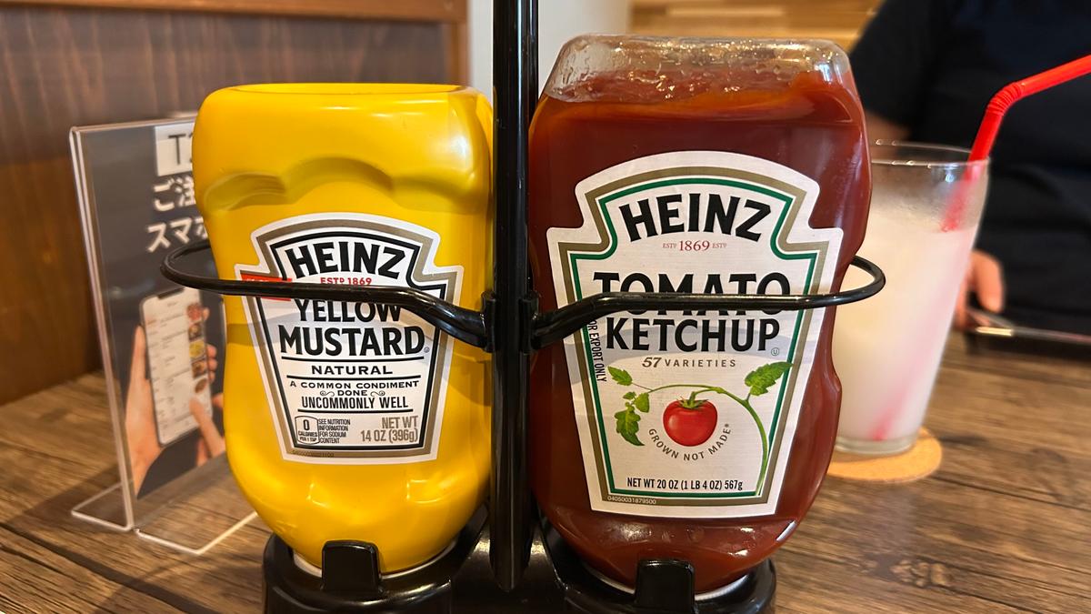 ビッグなのはバーガーだけでなくケチャップとマスタードもね☺