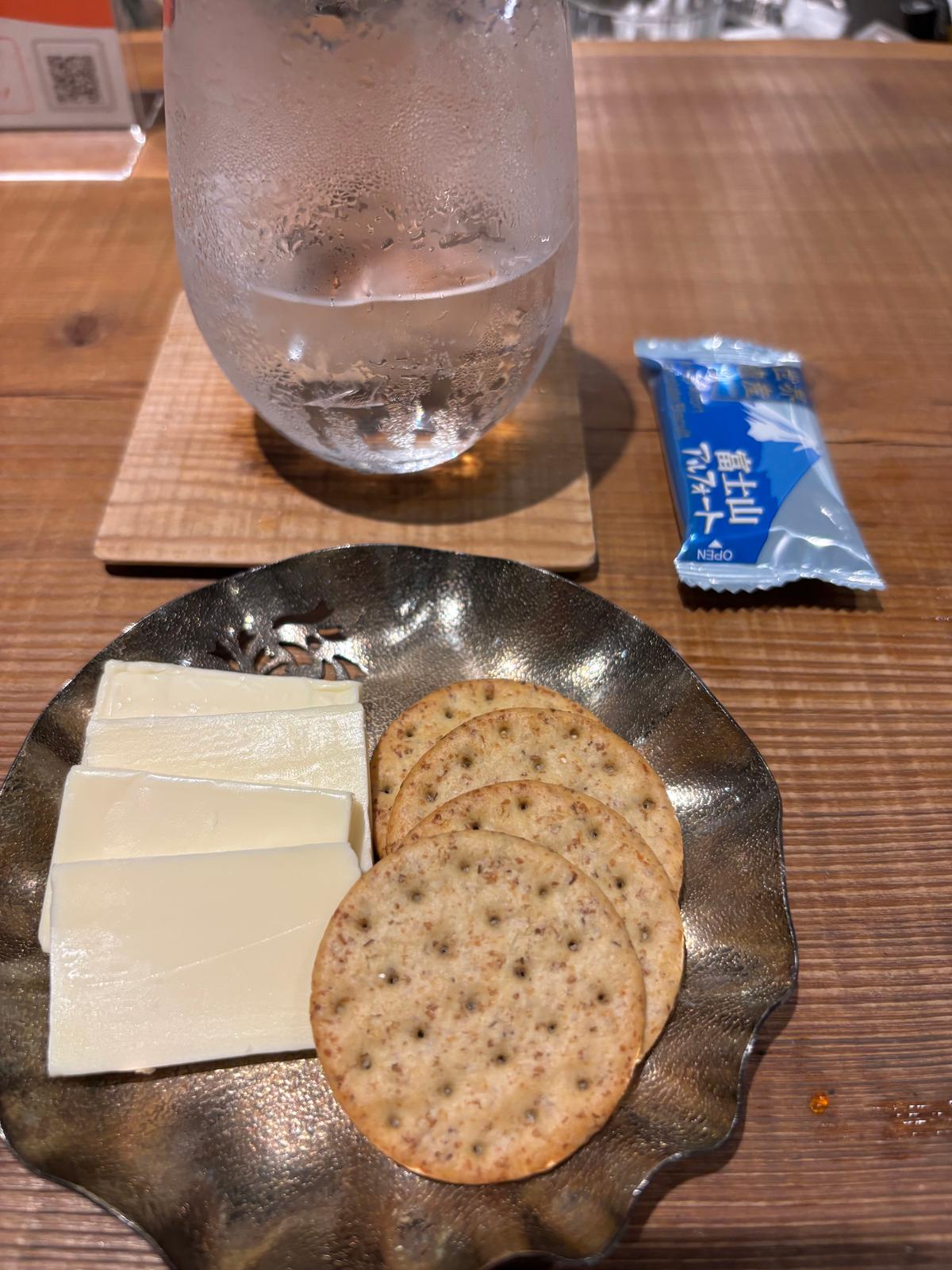 チーズとクラッカー