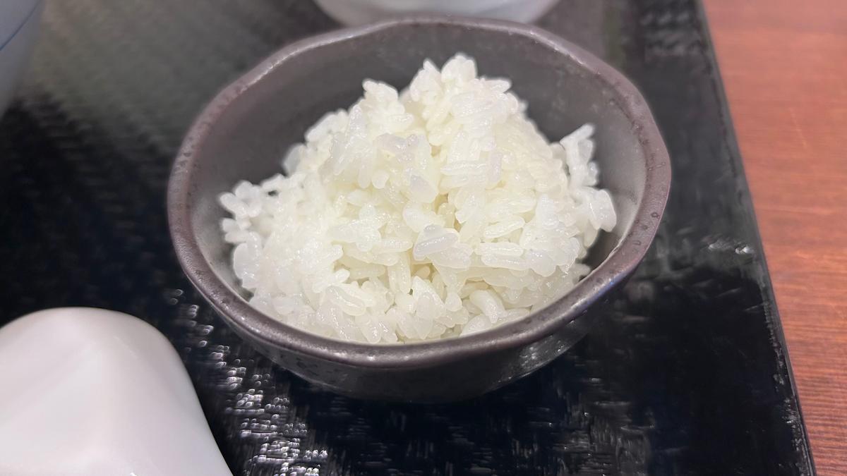 ご飯はおにぎり一つ分よりは少ないくらい🍚