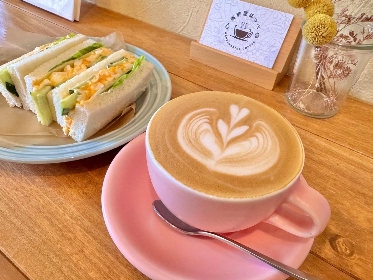 イチオシのカプチーノと、タマゴサンド。有名なだし巻きっ粉以外も全て美味しくて大好きです。