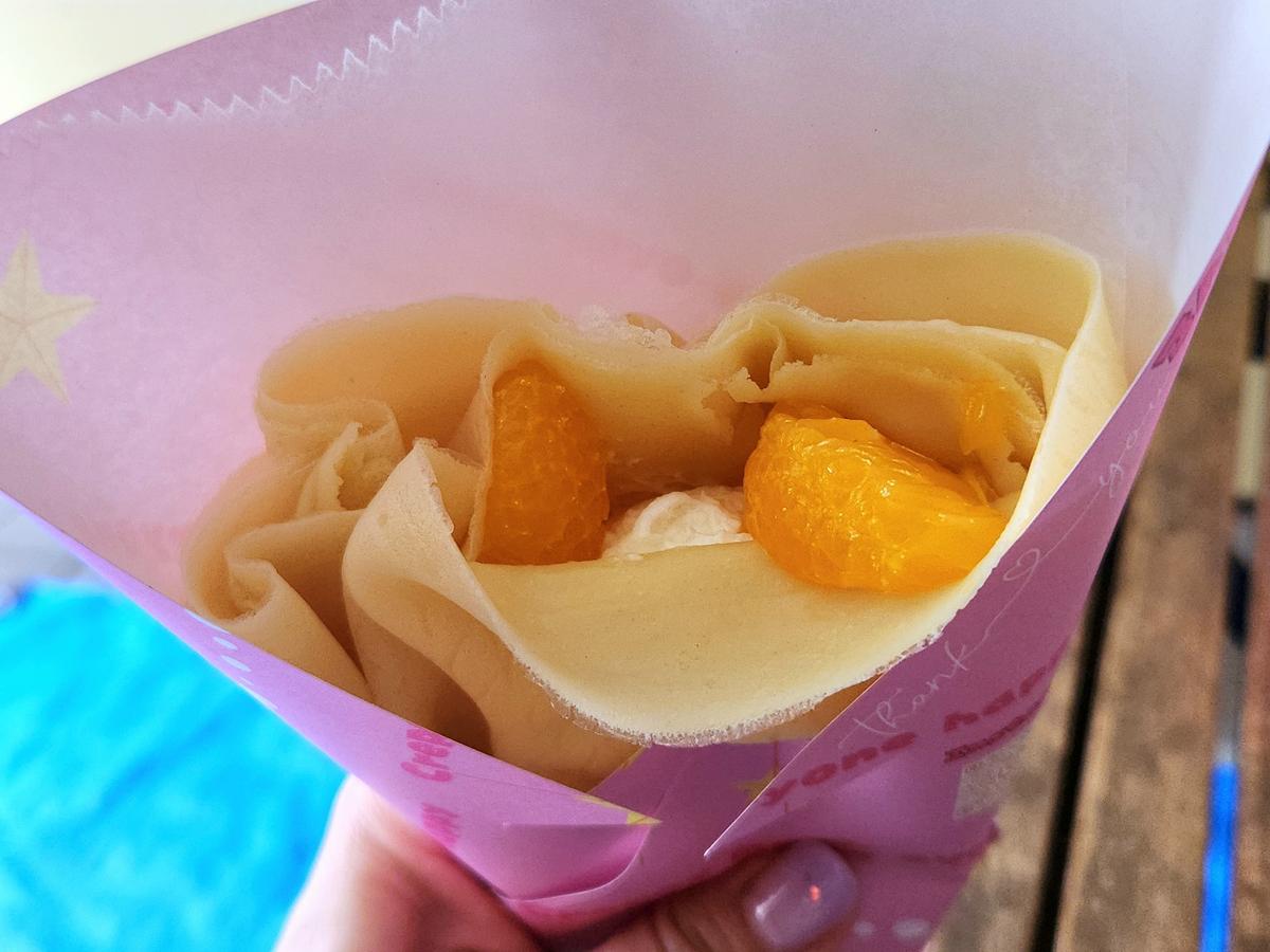 たっぶりの生クリームとみかん♪