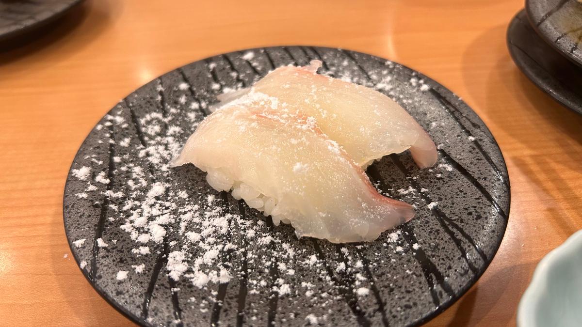 塩で食べる鯛のお寿司が上品で最高!