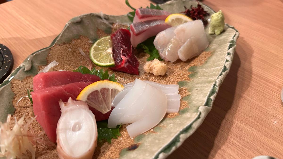 新鮮なネタがずらり!特に鯨の刺身は必食です