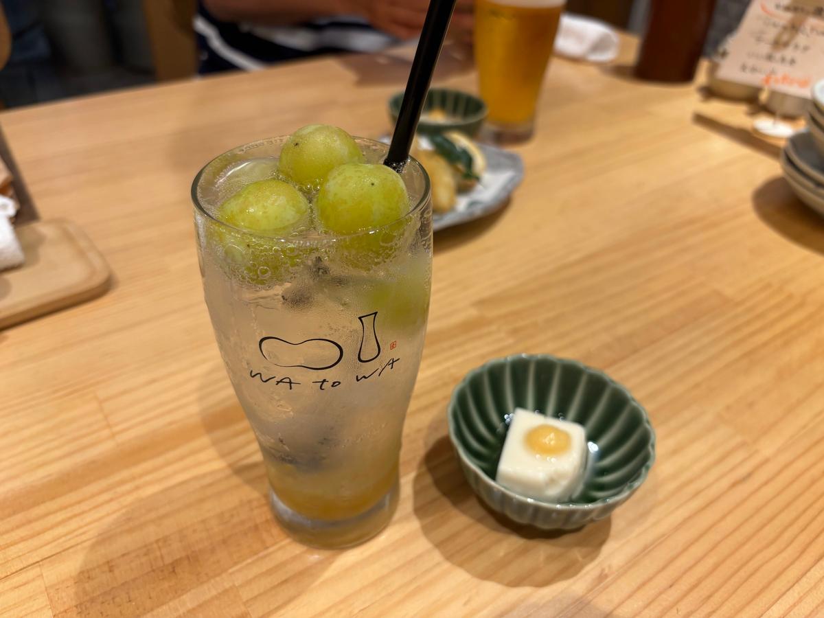 数量限定のシャインマスカットサワー 下にも粒々があってまぜて美味しい