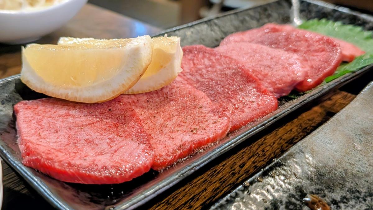 上塩タン1人前でこのボリューム!
