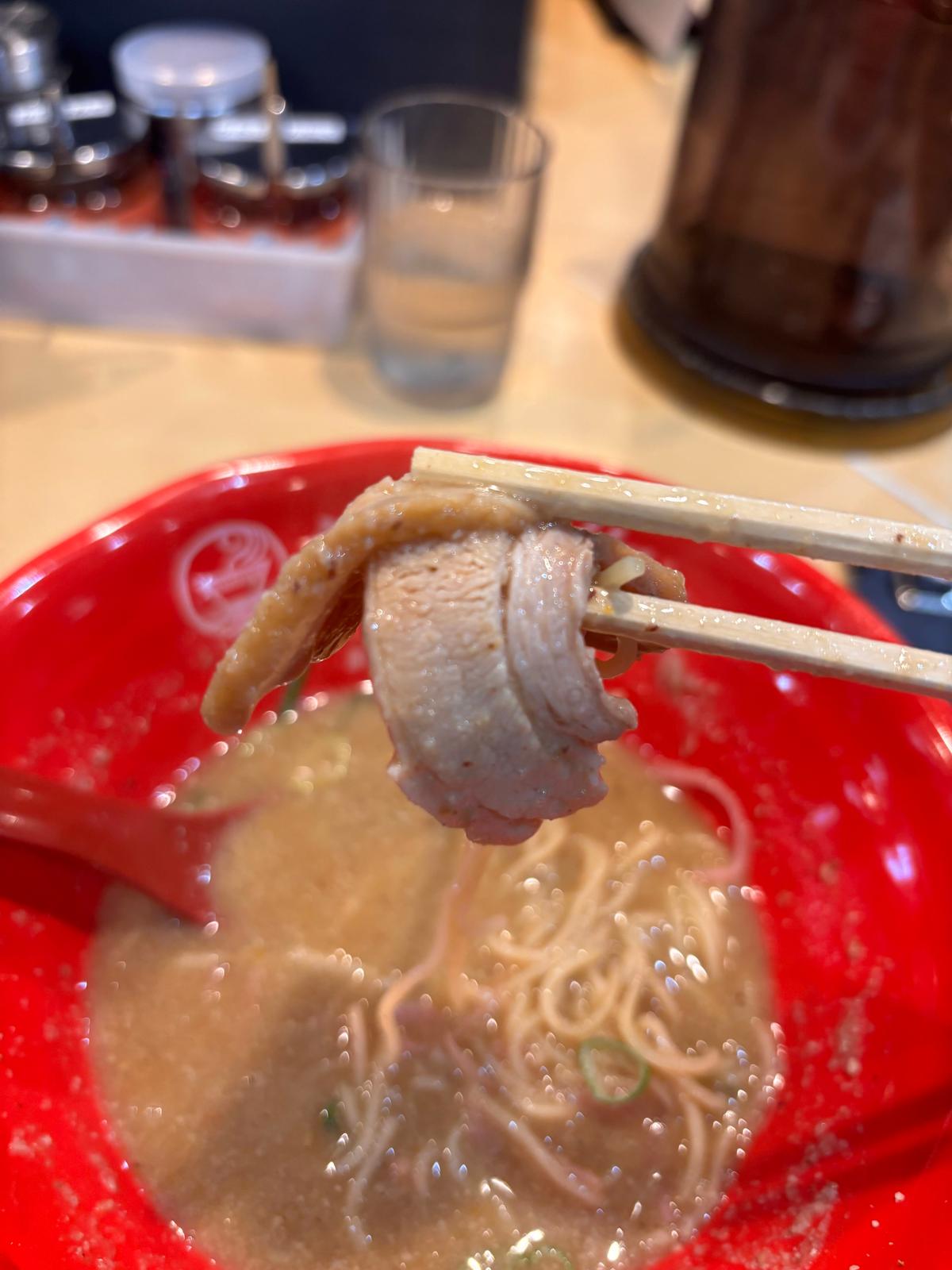 チャーシューは大きいのがひとつ。柔らかい!