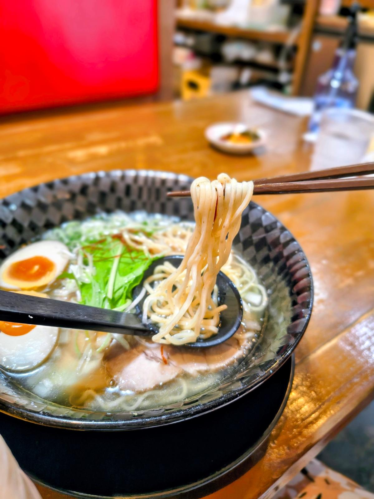 細麺、透き通るスープ✨